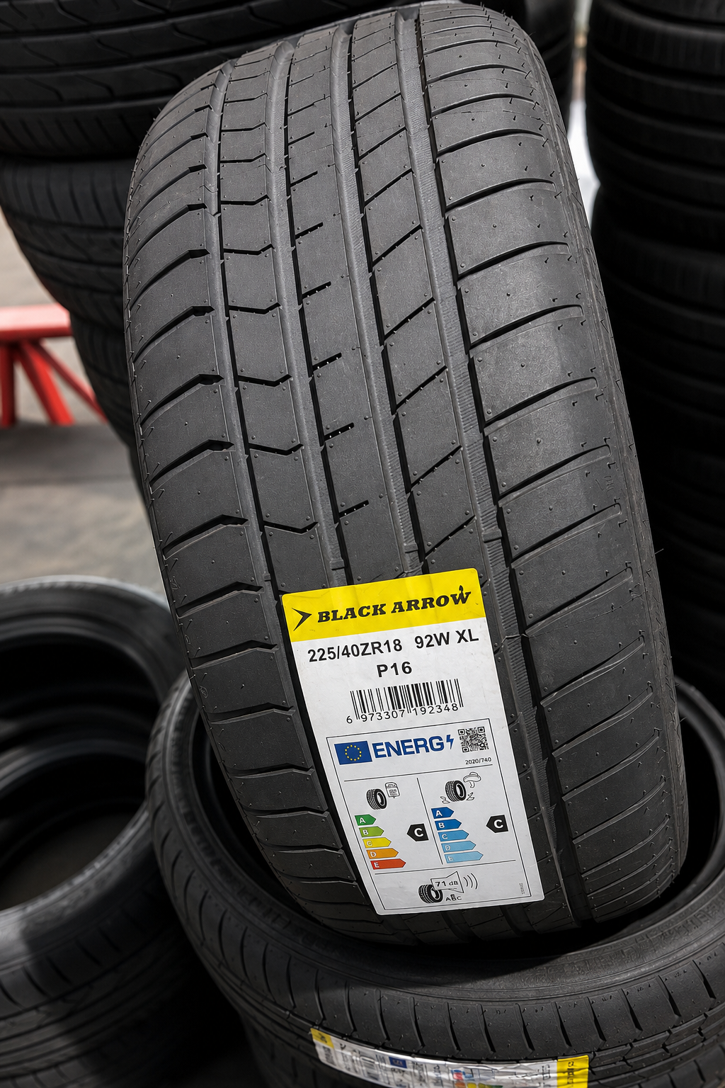 225/40R18